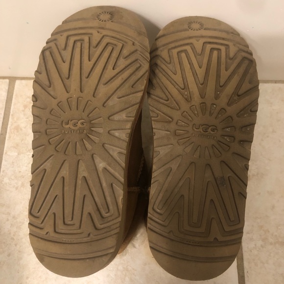 UGG mini bailey button shoes Size 4 Kids: Size 6 Womens balletcore athletic - Picture 7 of 11